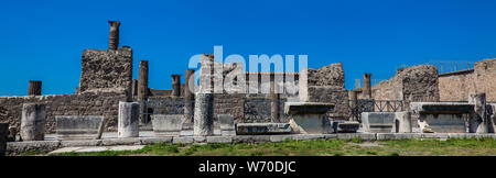 Vestiges du Forum dans la ville antique de Pompéi Banque D'Images