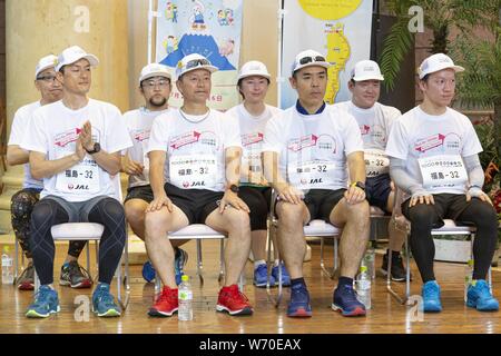 Fukushima, le Japon. 3e août 2019. Glissières de participer à la cérémonie d'ouverture de l'objectif au cours de la ''1000km relais à Tokyo 2019'' course à relais Spa Resort hawaïens. La ''Media Tour Tohoku : Cours de Fukushima'' organisé par la municipalité de Tokyo (TMG) met en valeur les efforts de récupération à Fukushima zone touchée par le grand séisme de l'Est du Japon 2011. Credit : Rodrigo Reyes Marin/ZUMA/Alamy Fil Live News Banque D'Images