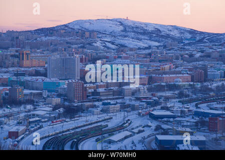 Mourmansk, RUSSIE - février 21, 2019 : en février twilight Banque D'Images