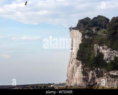 Inventeur français Franky ZAPATA (près de St Margaret's beach, Dover après avoir traversé le canal sur un jet-powered hover-board. Banque D'Images