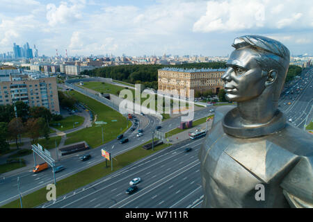 Moscou, Russie - le 22 juillet 2019 : Vue aérienne de Youri Gagarine monument situé sur 3068 m2 sur un jour d'été ensoleillé Banque D'Images