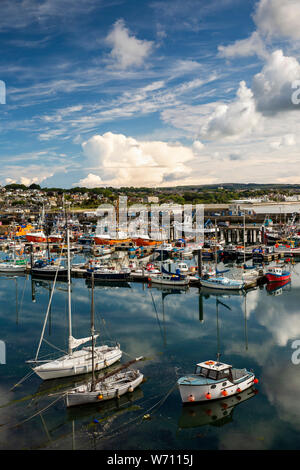 Royaume-uni, Angleterre, Cornouailles, Newlyn, Port, amarré au quai de bateaux de loisirs ancien, de Cliff Road Banque D'Images