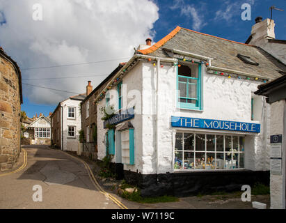 Royaume-uni, Angleterre, Cornouailles, Mousehole, North Cliff, Quay Street, La boutique de cadeaux Mousehole Banque D'Images