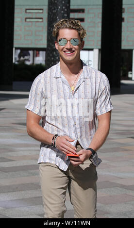 AJ Pritchard hors studios ITV comprend : AJ Pritchard Où : London, Royaume-Uni Quand : 04 Jul 2019 Credit : Rocky/WENN.com Banque D'Images