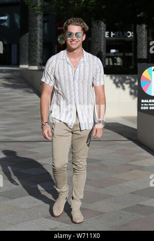 AJ Pritchard hors studios ITV comprend : AJ Pritchard Où : London, Royaume-Uni Quand : 04 Jul 2019 Credit : Rocky/WENN.com Banque D'Images