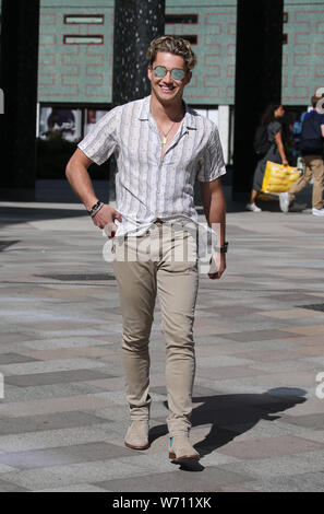 AJ Pritchard hors studios ITV comprend : AJ Pritchard Où : London, Royaume-Uni Quand : 04 Jul 2019 Credit : Rocky/WENN.com Banque D'Images