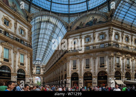 Milan, Italie - 30 juin 2019 : Avis de la Galleria Vittorio Emanuele II à l'intérieur Banque D'Images