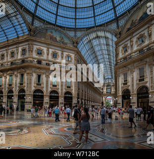 Milan, Italie - 30 juin 2019 : Avis de la Galleria Vittorio Emanuele II à l'intérieur Banque D'Images