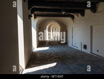 Nocera Umbra (Italie) - un peu charmante ville médiévale en pierre sur la colline, avec des alley et carré, dans la province de Pérouse. Banque D'Images