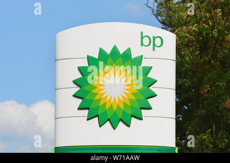 BEDZIN, Pologne - 15 juillet 2019 : BP station sign in sunny day Banque D'Images