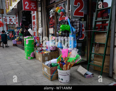 MISHAN, CHINE - 27 juillet 2019 : Différents animaux pour la vente. Mishan est une ville-district dans le sud-est de la province de Heilongjiang. Banque D'Images