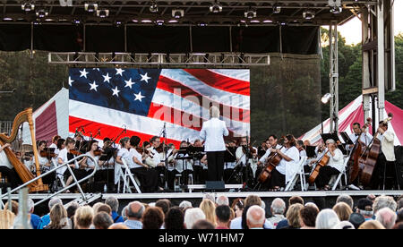 East Islip, NY, USA - 13 juillet 2019 : l'île Long Concert Orchestra effectue gratuitement la nuit, sous les étoiles, au parc d'état d'Heckshire respect e Banque D'Images