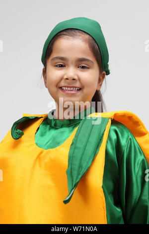 Indian girl dressed up une mangue Banque D'Images