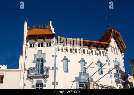 La Maison Bleue, moderniste Casa Serinyana ou Sa Casa Blaua, de Cadaqués, Catalogne, Espagne, conçu par Salvador Sellés i Baró d'Octavius Serinyana dans Banque D'Images