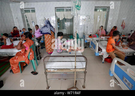 Dhaka, Bangladesh - 04 août 2019 : Le nombre d'enfants souffrant de la dengue à la Sainte Famille de l'hôpital du Croissant-Rouge à Dhaka, au Bangladesh. Banque D'Images