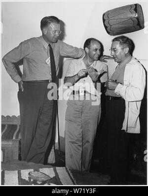 [Physiciens atomique Ernest O. Lawrence, Enrico Fermi et Isidor Rabi.] ; la portée et contenu : * Ernest Orlando Lawrence (* 8. Août 1901 à Canton, dans le Dakota du Sud ; † 27. Août 1958 à Palo Alto, Frankreich) Enrico Fermi (* 29. En septembre 1901, Rom Italien ; † 28. Novembre 1954 à Chicago, Etats-Unis) Isidor Isaac Rabi (* 29. Juli 1898 à Poznan, donnée, Österreich-Ungarn † ; 11. 08 janvier 1988 à New York) Banque D'Images