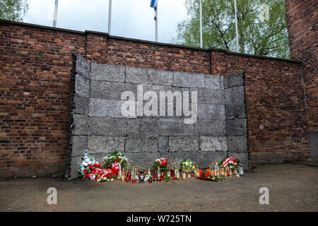 Mur de tir, camp de la mort allemand Auschwitz II Banque D'Images