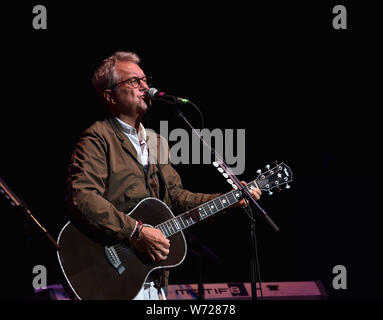 2 août 2019, à Norfolk, Virginie, USA : GERRY BECKLEY d'Amérique formé en 1970 avec de grands succès comme ''un cheval sans nom'', ''live'' et ''Tin Man'' prend tout le monde dans le temps à la Chysler Hall à Norrfolk, Virginie, le 2 août 2019..photo ..Â©Jeff Moore 2019 (Crédit Image : © Jeff Moore/Zuma sur le fil) Banque D'Images