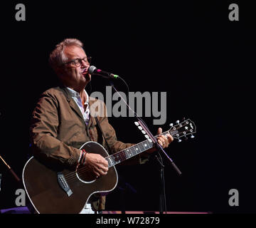 2 août 2019, à Norfolk, Virginie, USA : GERRY BECKLEY d'Amérique formé en 1970 avec de grands succès comme ''un cheval sans nom'', ''live'' et ''Tin Man'' prend tout le monde dans le temps à la Chysler Hall à Norrfolk, Virginie, le 2 août 2019..photo ..Â©Jeff Moore 2019 (Crédit Image : © Jeff Moore/Zuma sur le fil) Banque D'Images