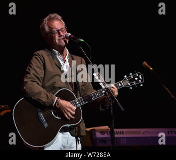 2 août 2019, à Norfolk, Virginie, USA : GERRY BECKLEY d'Amérique formé en 1970 avec de grands succès comme ''un cheval sans nom'', ''live'' et ''Tin Man'' prend tout le monde dans le temps à la Chysler Hall à Norrfolk, Virginie, le 2 août 2019..photo ..Â©Jeff Moore 2019 (Crédit Image : © Jeff Moore/Zuma sur le fil) Banque D'Images