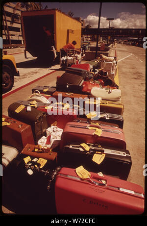 L'AÉROPORT INTERNATIONAL D'HONOLULU S'OCCUPE DE PRESQUE TOUS LES VISITEURS DE L'île. Près de 2,7 millions sont prévus en 1973 Banque D'Images