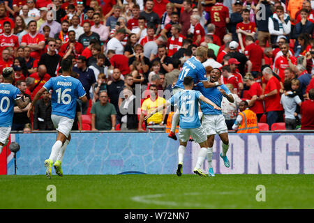 Londres, Royaume-Uni. Le 04 août, 2019. Gabriel Jésus de Manchester City est attaqué pour son lauréat en 2019 le bouclier de la Communauté FA match entre Liverpool et Manchester City au stade de Wembley, Londres, Angleterre le 4 août 2019. Photo par Carlton Myrie. Usage éditorial uniquement, licence requise pour un usage commercial. Aucune utilisation de pari, de jeux ou d'un seul club/ligue/dvd publications. Credit : UK Sports Photos Ltd/Alamy Live News Banque D'Images