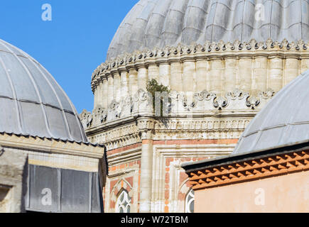 Détail de dômes de la mosquée Sehzade, construit pour le Prince Mehmed, fils du sultan Soliman le Magnifique, construite par le grand architecte Sinan au cours de 1543-1548 Banque D'Images