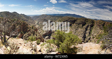 Vue panoramique sur l'Arkansas River Canyon près de Royal Gorge Bridge Banque D'Images