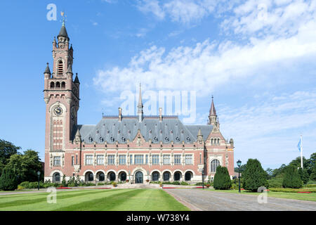 Vredespaleis (Palais de la paix), un bâtiment administratif du droit international à La Haye, aux Pays-Bas. Il abrite la Cour internationale de Justice. Banque D'Images