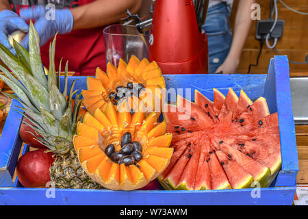 Sarajevo Streeat Food Festival 2019 seront tous Août sur Trg oslobodenja - Alija Izetbegovic - caisses de fruits Banque D'Images