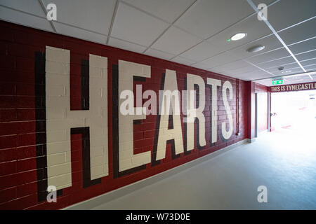 Vue intérieure tunnel au stade de l'Tyncastle accueil des coeurs Football Club à Édimbourg en Écosse, Royaume-Uni Banque D'Images