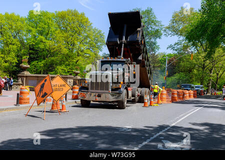 19 JUIN 201 les chaussées souples, la couche supérieure de l'asphalte un agrégats de construction avec un liant bitumineux. Banque D'Images