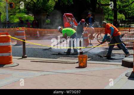 19 JUIN 201 les chaussées souples, la couche supérieure de l'asphalte un agrégats de construction avec un liant bitumineux. Banque D'Images