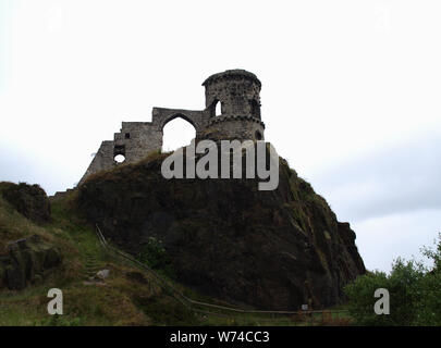 Mow Cop château, une folie en ruine construit comme un pavillon par Randle Wilbraham l sur la frontière Cheshire, Staffordshire en Angleterre Banque D'Images