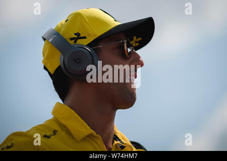 Renault Sport F1 Team pilote australien Daniel Ricciardo assiste à la parade des pilotes avant avant le Grand Prix de Hongrie F1 race au Hungaroring. Banque D'Images