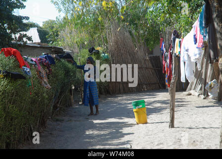 Hanging out lavage, Mwandi, Zambie, Afrique. Banque D'Images