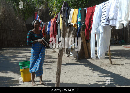 Hanging out lavage, Mwandi, Zambie, Afrique. Banque D'Images