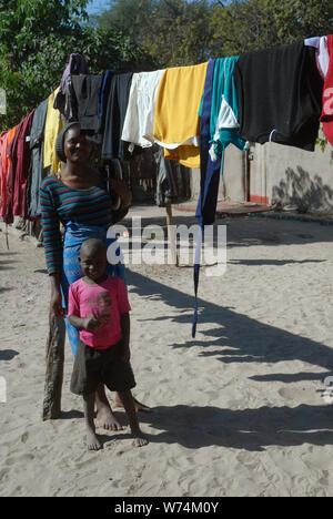 Hanging out lavage, Mwandi, Zambie, Afrique. Banque D'Images