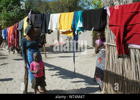 Hanging out lavage, Mwandi, Zambie, Afrique. Banque D'Images