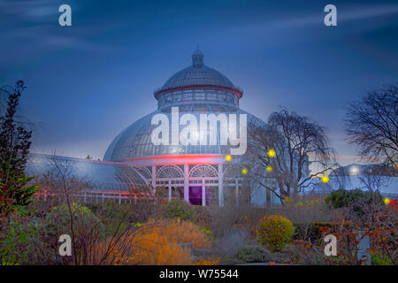 Jardin Botanique de New York se transforme en une féerie d'hiver pendant la saison de vacances. Banque D'Images