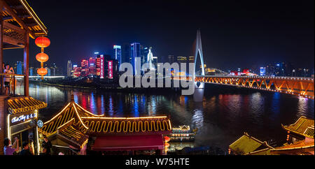 Chongqing, Chine - 23 juillet 2019 : paysage urbain et gratte-ciel de la municipalité de Chongqing en Chine Banque D'Images