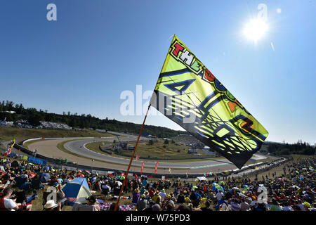 Brno, République tchèque. Le 04 août, 2019. Les spectateurs attendent dans le circuit de course à Brno, en République tchèque, le 4 août 2019, en République tchèque Grand Prix moto 2019. Photo : CTK Vaclav Salek/Photo/Alamy Live News Banque D'Images