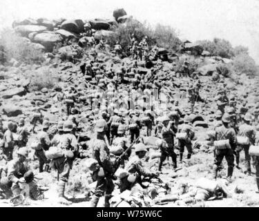 Suffolk Regiment soldats d'assaut une colline près de Durban, Guerre des Boers Banque D'Images