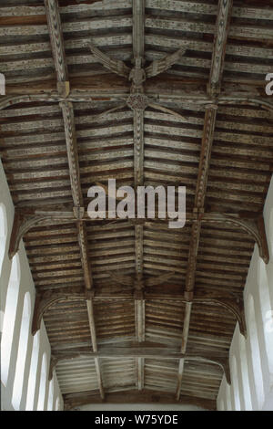 Anges en bois sculpté sur le plafond de l'église Holy Trinity Blythburgh Suffolk, UK. Banque D'Images