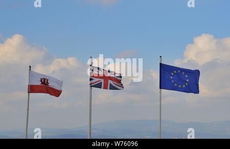 British, Gibraltar et de l'Union européenne les drapeaux sur Gibraltar Janvier 2019 | Conditions dans le monde entier Banque D'Images