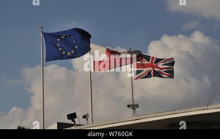 British, Gibraltar et de l'Union européenne les drapeaux sur Gibraltar Janvier 2019 | Conditions dans le monde entier Banque D'Images