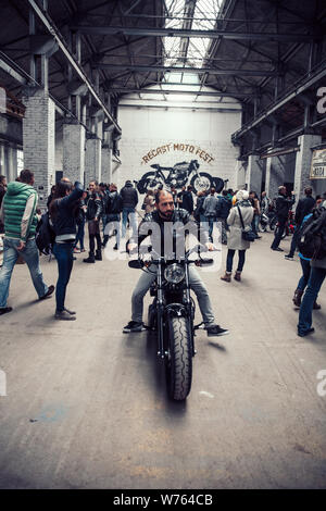 Biélorussie, Minsk, le 17 mai 2015, rue Oktyabrskaya, biker festival. les gens et les bikers au motorcycle show. Banque D'Images