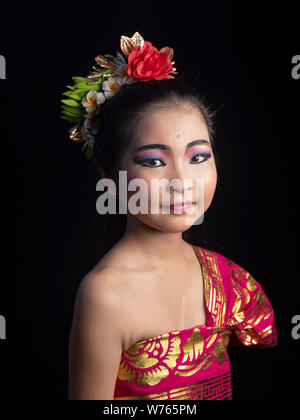Portrait de danse balinaise et gamelan membre du groupe. La danse et la musique traditionnelles de Bali, Indonésie, Asie du Sud-Est, y compris Legong Barong Danse de bienvenue Banque D'Images