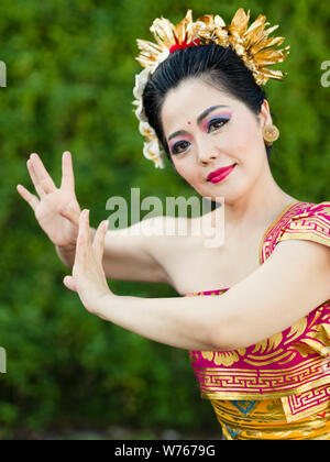 Portrait de danse balinaise et gamelan membre du groupe. La danse et la musique traditionnelles de Bali, Indonésie, Asie du Sud-Est, y compris Legong Barong Danse de bienvenue Banque D'Images