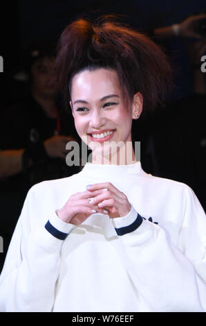 Modèle et actrice japonaise Kiko Mizuhara assiste à un parti par Adidas Originals à Shanghai, Chine, le 4 décembre 2017. Banque D'Images